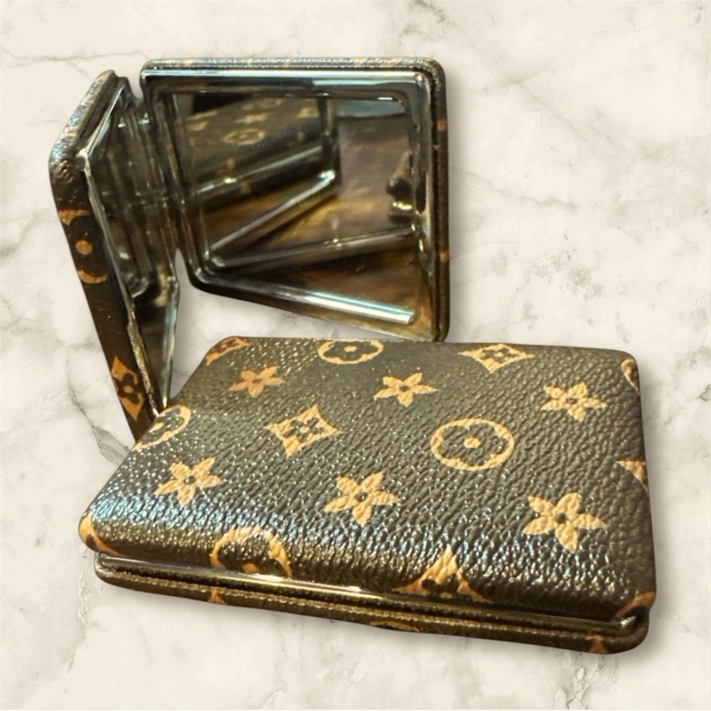 Monogram Designer Compact Mirror FIRM ❤️